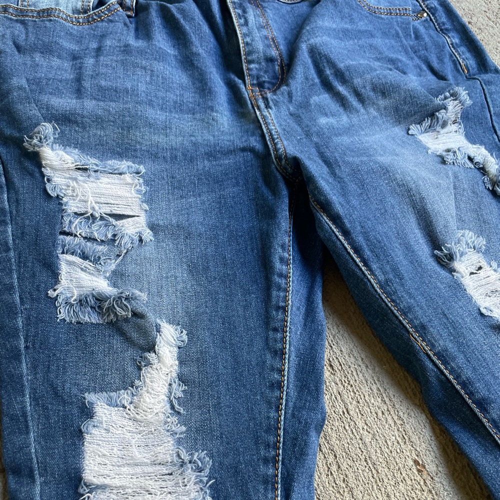 Distressed Jeans - Picture 3 of 4